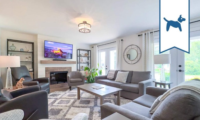 Bayfield Cottage | Better Than Therapy-Executive Cottage with Hot Tub, Fireplace is ready for you!