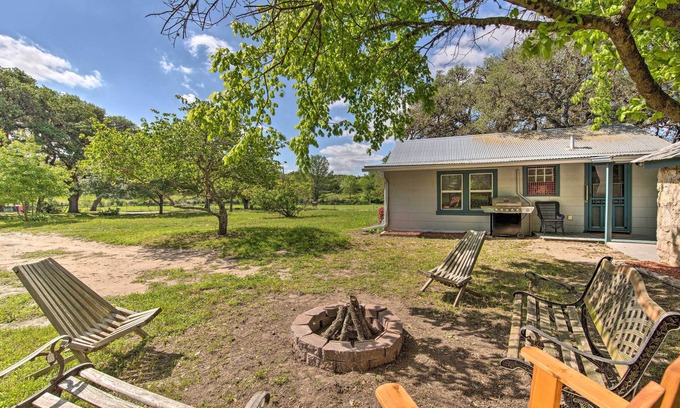 Blanco Cottage | Betty B's River House < 1 Mi to Blanco State Park!