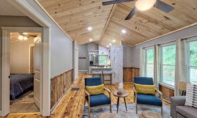Rabun Gap House | Betty's Creek 3/2 Valley Cabin w/Mtn. View & Creek