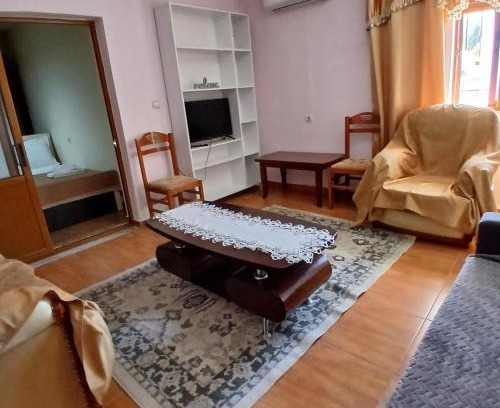 Korce Apartment | Betty's Home