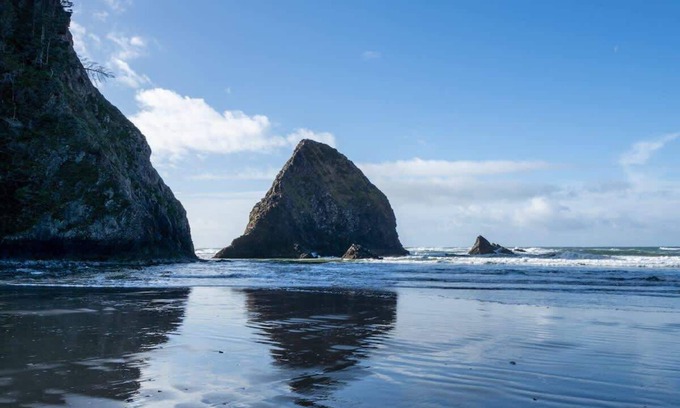 Arch Cape House | Betty's Place. Hot Tub-Sauna-1 Block from Ocean!