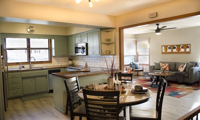 Rochester House | ☆Betty’s Bungalow: Retro Redesign on the bus line☆
