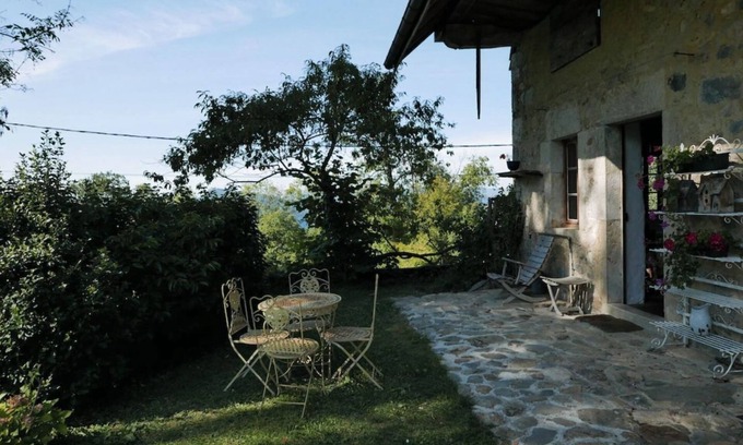 Trevignin Apartment | Between lake and mountains, gîte in a renovated farmhouse