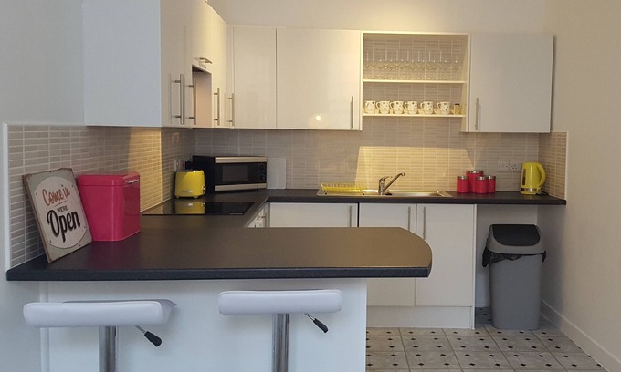 Saint Columb Major Apartment | Between Newquay & Padstow: 2 Double Bedrooms, Spacious Apartment Sleeps up to 6