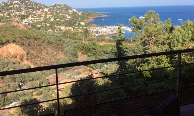 Espero-Pax Apartment | BETWEEN SEA AND ESTEREL, Panoramic port of Figuerette