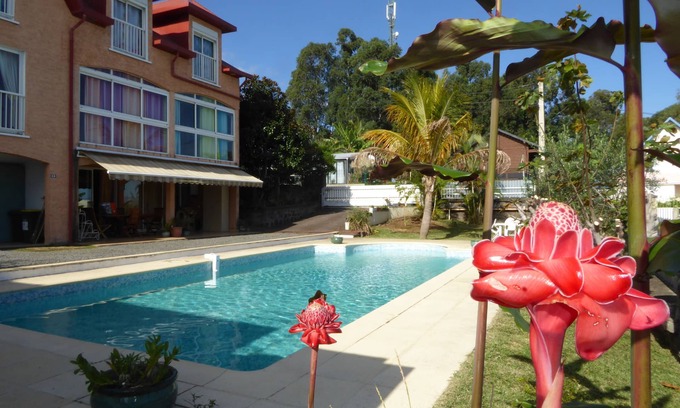 Le Tampon Apartment | Between sea and mountain, near the beach and the volcano,