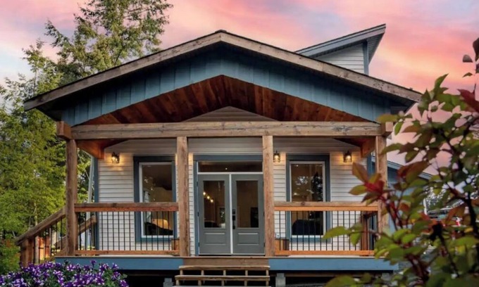 Regional District of Nanaimo House | “Between Two Lakes”. New 2 Bedroom Entire Home! (Sleeps 6).