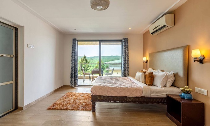 Mahabaleshwar Villa | Beverly Hills by Ebony Stays – Stylish 8BHK Villa with Lawn & Views