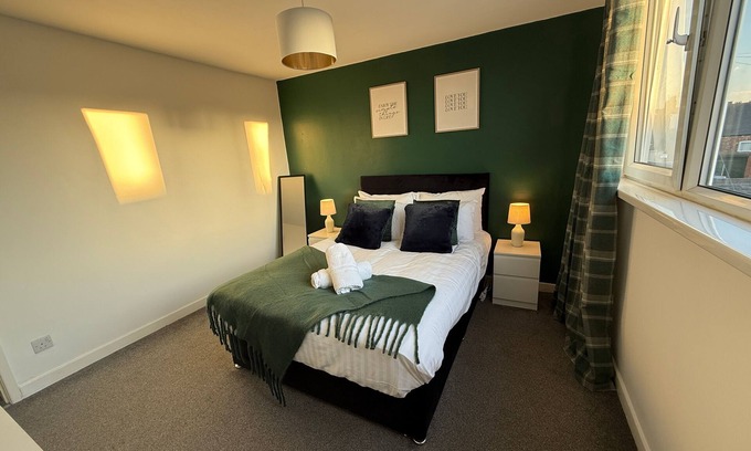 Sunderland House | Bexley-4 Bdrm 5 beds Sleeps 7 Ideal 4 Contractors