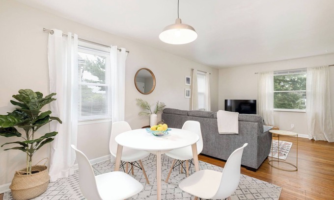 Bexley Apartment | Bexley Breeze ✦ High-Speed Wi-Fi ✦ King Bed
