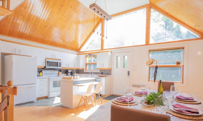 Compton Ski Chalet | BIA Chalet - Apple Red