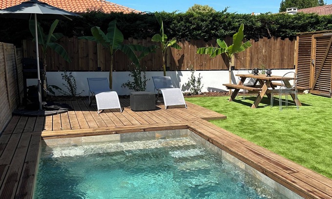 Biarritz House | Biarritz, accommodation with private heated pool