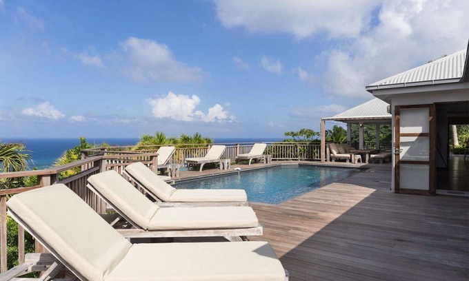 Vitet Villa | Bibi- Bright & airy w/colorful décor, incredible ocean vistas & nearby islands