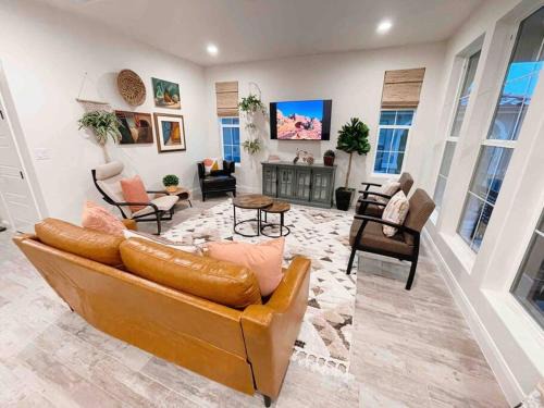 Washington House | Bicycle Boho 5bd5ba, Pool & Hot Tub