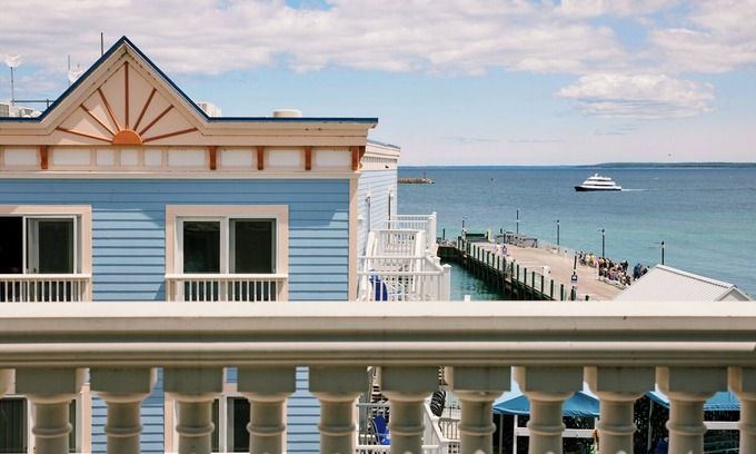 Mackinac Island Hotel | Bicycle Street Inn and Suites