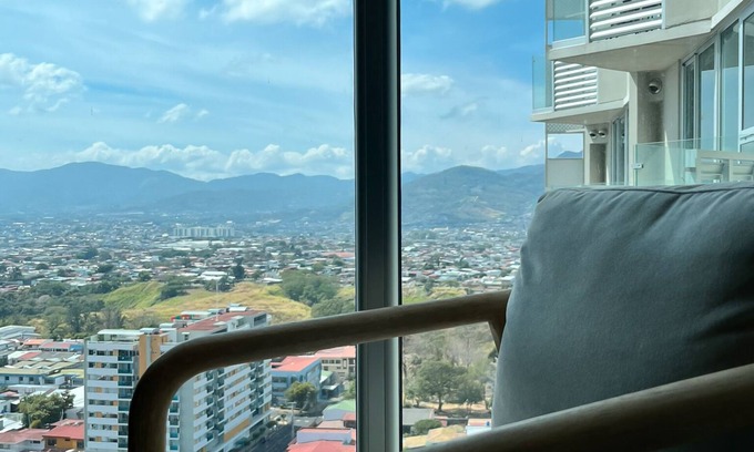Mata Redonda Apartment | Bienvenido a Green Oasis! Este Encantador Apartamento en Torre Secrt Sabana