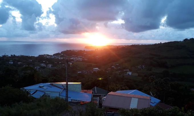 Le Lorrain Apartment | BIENVENUE AU SOLEIL LEVANT assier entrée morne savon ,le lorrain