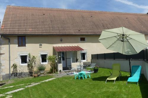 Artonne House | Bienvenue dans notre gîte "Le Chti Père" pouvant accueillir 6 personnes à Artonne, dans les Combrailles Puy de Dôme, 63