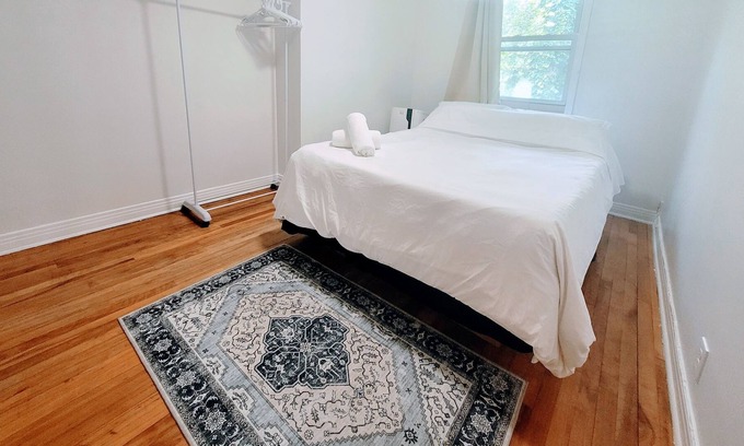Sainte-Marie Apartment | Big 2BR Ville Marie 1,000 sqft | 5 min walk to metro | Free street parking