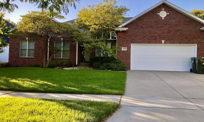 Lincoln House | Big 3,300 sqft beautiful 4BR 3.5BA house at beautiful neighborhood