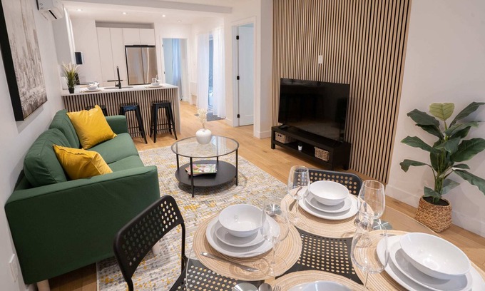 Sainte-Marie Apartment | BIG BEAUTIFUL 3BR Downtown 2min to METRO