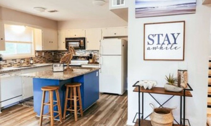 Elmaton House | Big beautiful home with River views