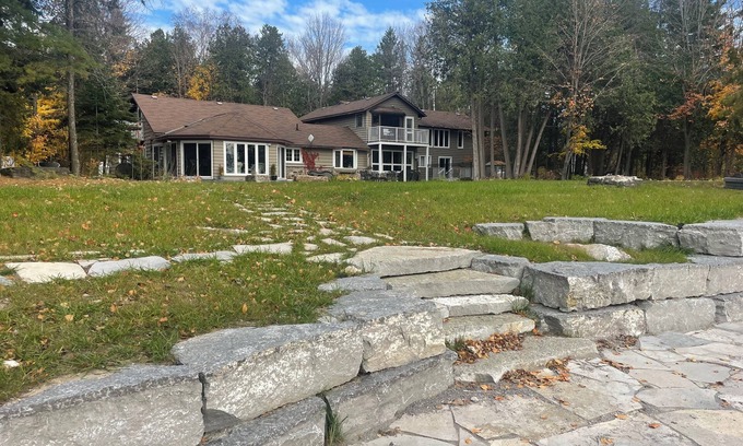 Bobcaygeon Cottage | Big Cat's Hideaway