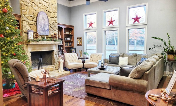 Navasota House | Big Christian Home 2 Living Rooms-★5 miles to College Station★ 12 Wooded Acres