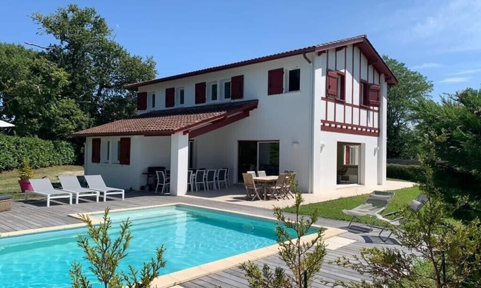 Ascain House | Big contemporary baserri with a swimming pool and a garden for up to 14 people