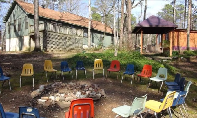 Mount Ida House | Big Cottage, sleeps 21 close to Lake Ouachita!
