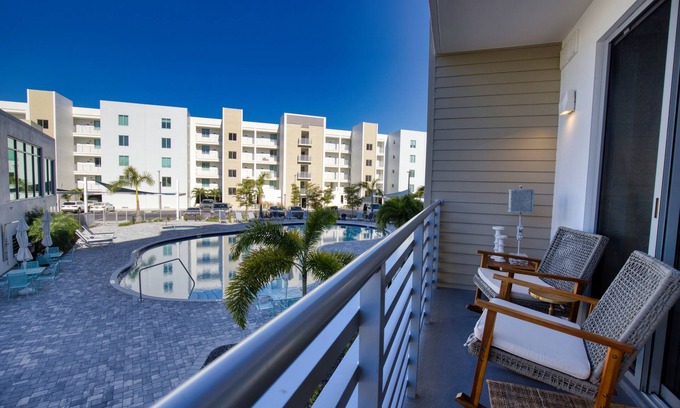 Central Sarasota Condo | Big discount for month of December-Bring your boat to beautiful Sarasota Bay!