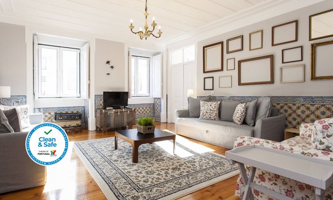 Encarnacao Apartment | Big Flat w/Terrace up to 22guests by Central Hill