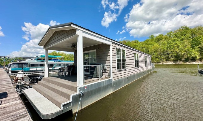 Nancy Boat Rental | Big Grey Stationary- Lee’s Ford Marina