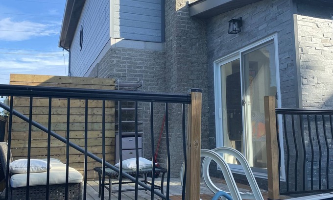 Brossard House | Big House 15min Montreal Dowtown Dream Family