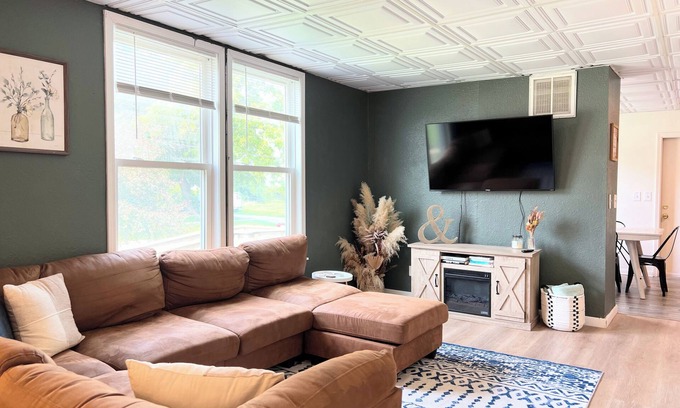 Champaign House | BIG House in the heart of Champaign + Game Room!