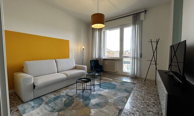 Verona City Centre Apartment | Big House-Private parking-12" walk from the ARENA