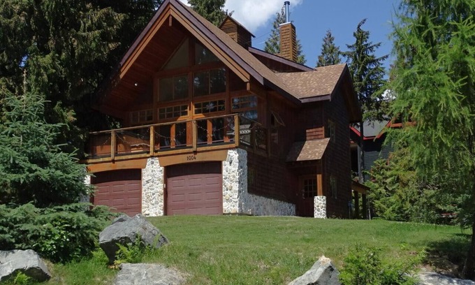 Rossland House | Big Red Lodge Red Mountain