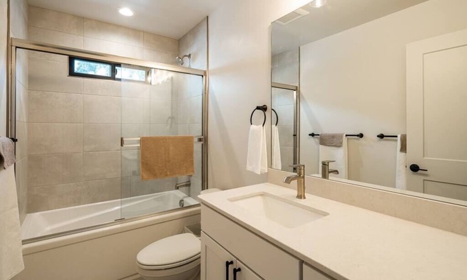 Big Sky Apartment | Big Sky 2 bedroom guesthouse