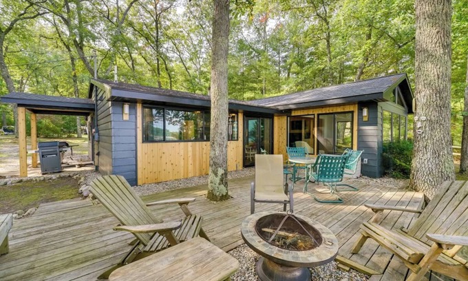 Baldwin Cottage | Big Star Lake - Beachfront Lake House with Large Private Beach
