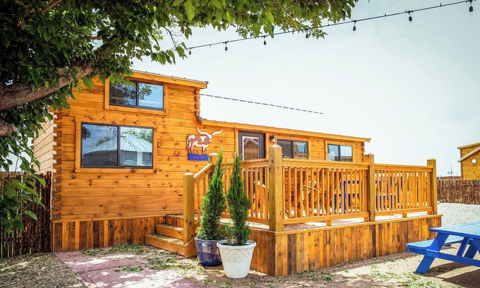 Amarillo Cabin | Big Texan Cabins Summ