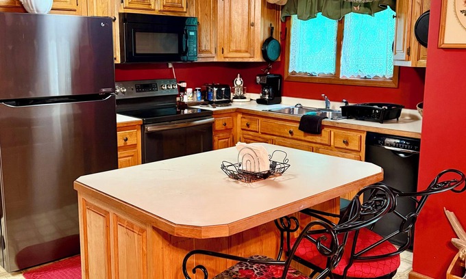 Delphia House | Big Tree Lodge- Near Leatherwood Off Road Park! 4 Bedrooms and 2 baths!
