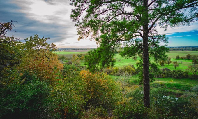 La Grange Cabin | Big View! Log cabin on the River