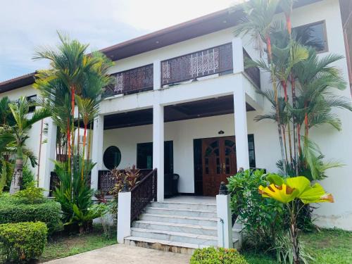 Chakphong Villa | Big Villa at CET Resort Padelcenter with Pool Padel Tennis