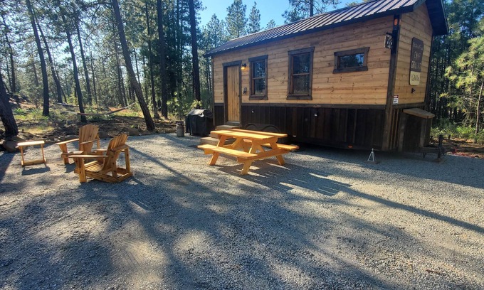Cheney Cabin | Bigfoot Bungalow themed tiny home cabin! In the woods, 15 min from airport