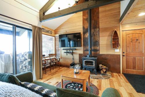 Majestic Pines Apartment | Bigwood #80 condo