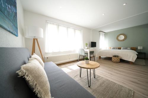 Faulensee Apartment | Bijou Studio with Ambiance near Lake