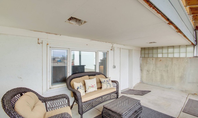 Billings Apartment | Billings Apartment w/ Fireplace + Smart TV