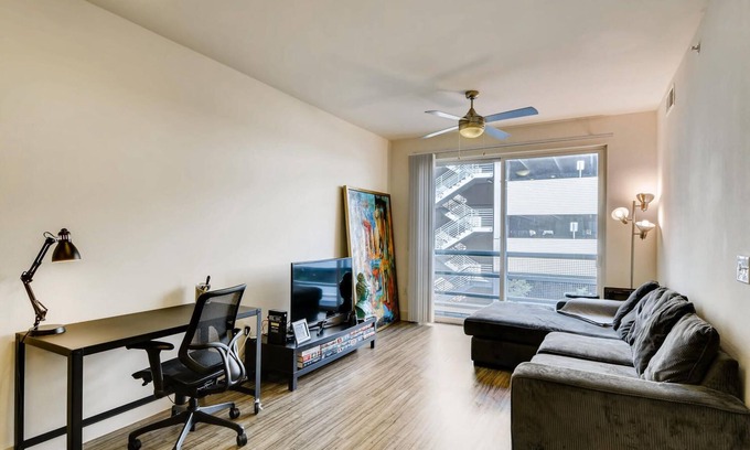 North Burnet Apartment | Bindel, 30+ nights, Domain + Pet Friendly