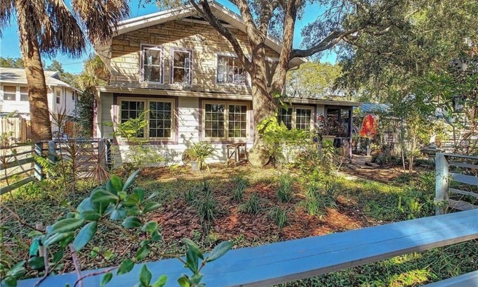 Gulfport House | Bindy’s Bungalow Your Secret Oasis