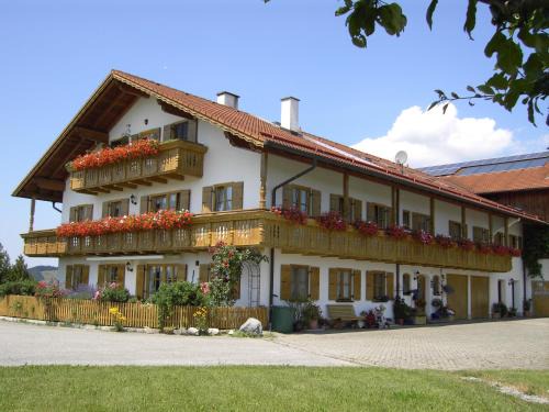 Peiting Apartment | Biobauernhof Benihof - Ferienwohnung Alpenblick